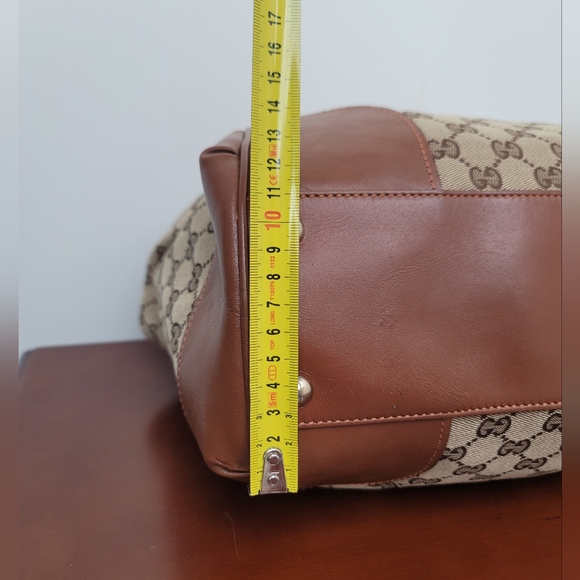 Gucci Beige and Brown Logo Shoulder Bag - Picture 13 of 17